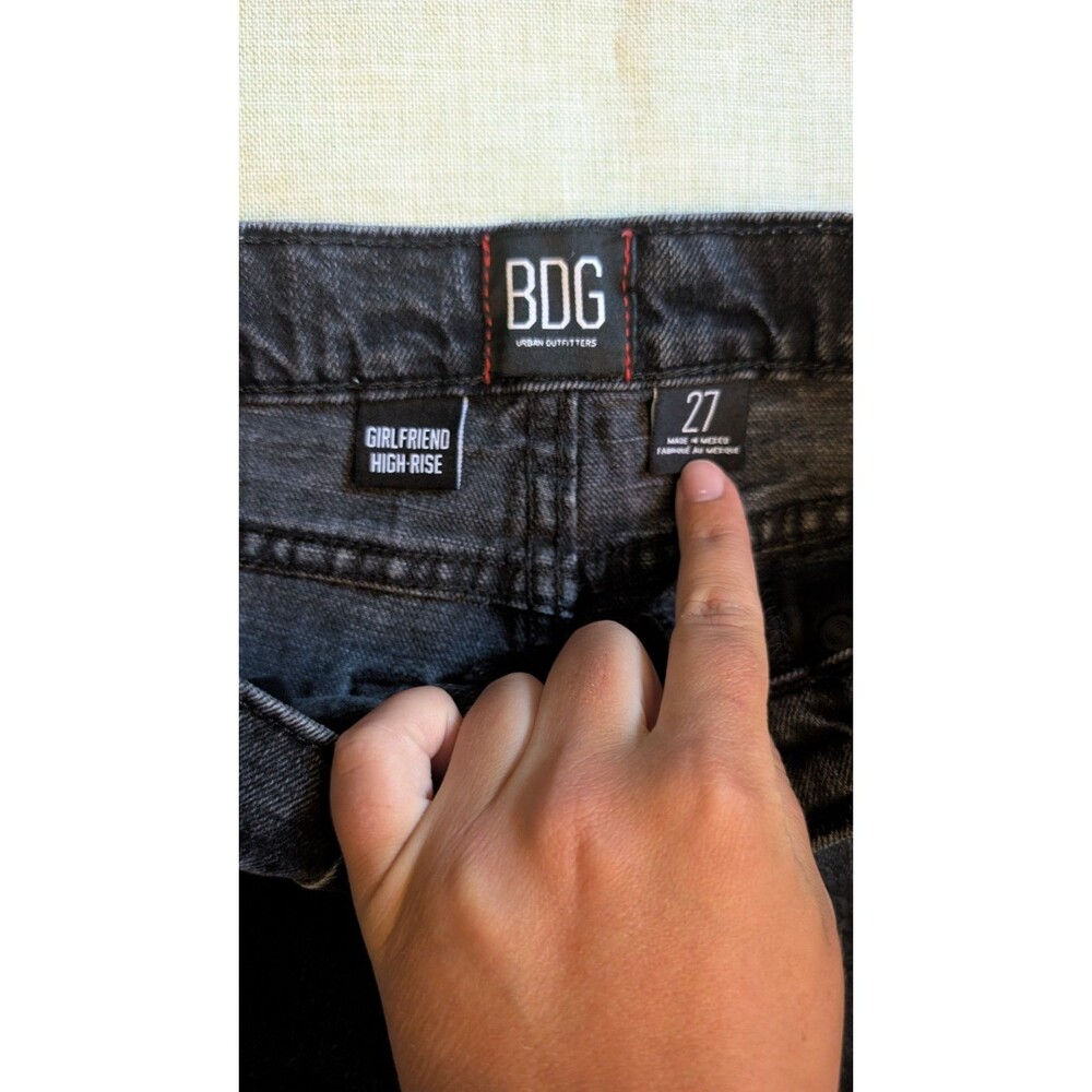 BDG Girlfriend High Rise Black Cut-Off Jean Shorts Womens 27 - Picture 10 of 10
